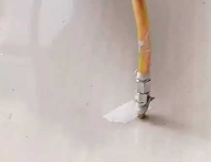 绵阳瓷砖空鼓维修公司专业解答在瓷砖铺贴过程中，如果使用的砂料过粗（如全部使用了粗砂），可能会导致以下问题